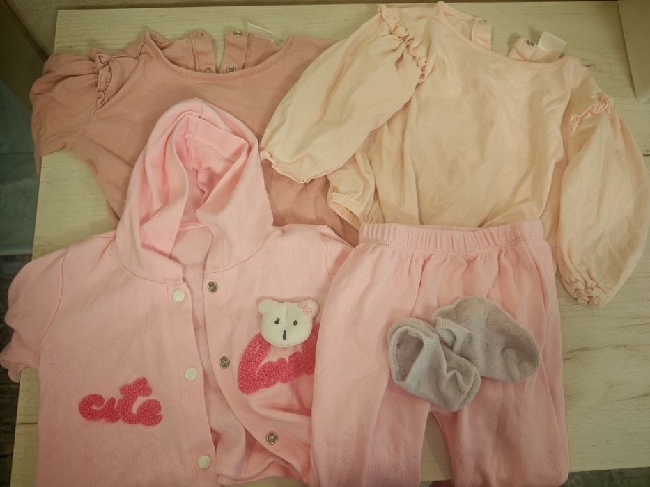 Подарявам дрешки за момиченце