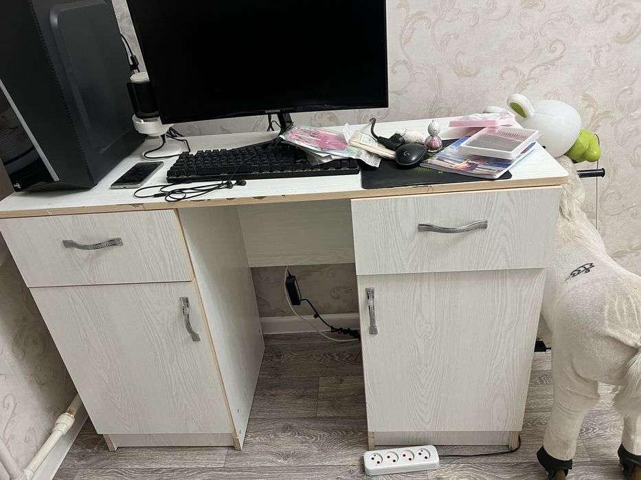Срочно бесплатно компьютернвй стол