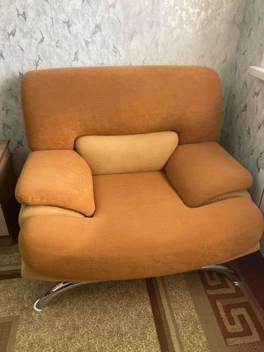 Диван и два кресла в отличном состоянии