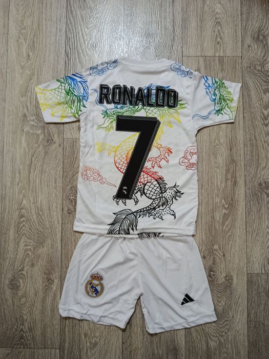 Роналдо Реал Мадрид бял дракон