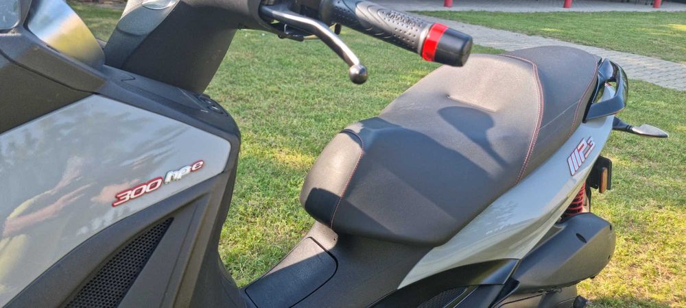 Vand scuter Piaggio MP3, 300 cmc, fabricatie 2021, permis categoria B