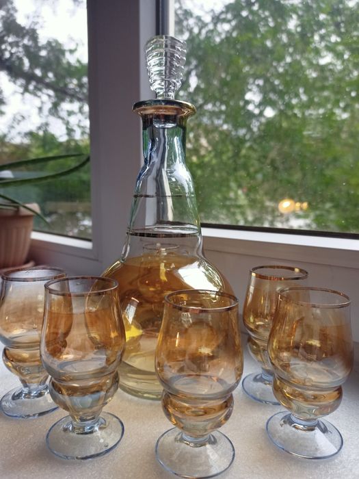 Графин с рюмками