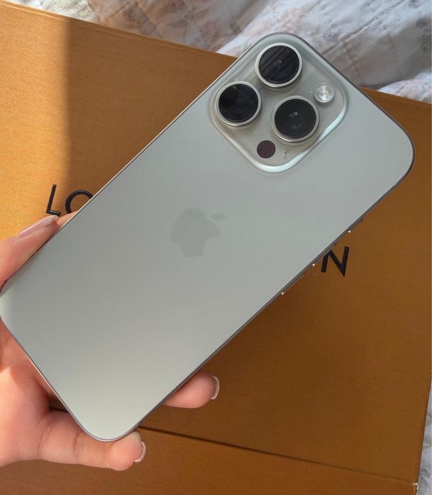 Продам iphone 16 pro