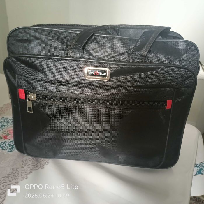 Продам портфель в хорошем состояний