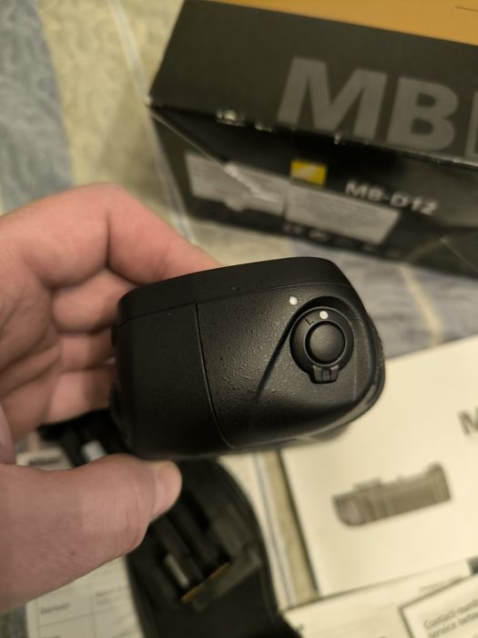 Продам батарейную ручку блок Nikon MB-12