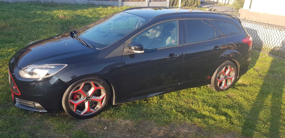 Ford Focus ST mk3 (nu st line !!)  2.0 ecoboost 250 CP schimb cu Spring sau Leaf