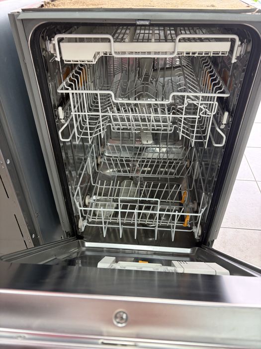 Miele G1502 тясна миялна за частично вграждане/24 мес гаранция