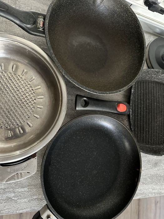Сковородки кастрюли