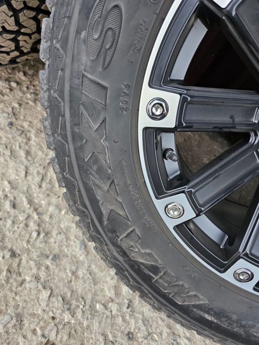 Продам  шины с дисками