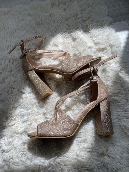 Дамски обувки на  ток