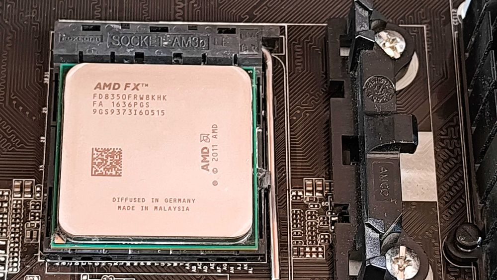 8-ядрен комплект: AMD FX-8350 (4.2GHz) + Дъно ASRock 970 Extreme3 + Ох