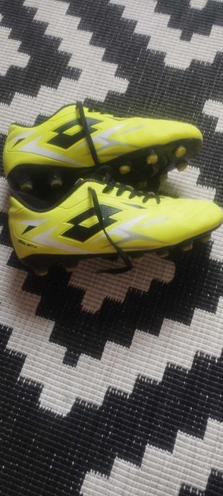 Adidași cu crampoane fit