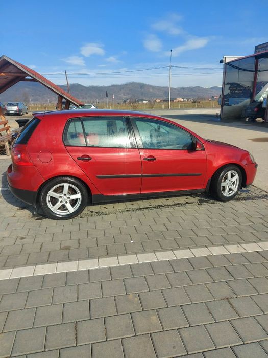Vând Golf V 2004