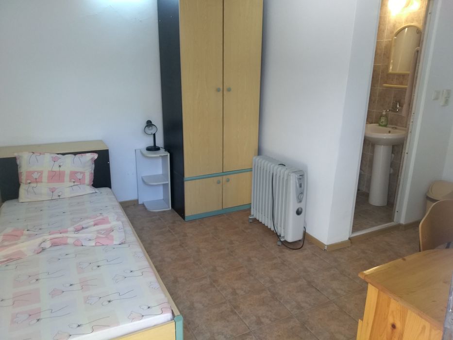 ВУАРР в широк център на гр. Пазарджик отдава под наем помещения.