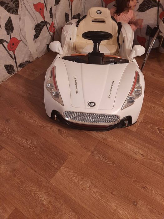 Електрическа кола