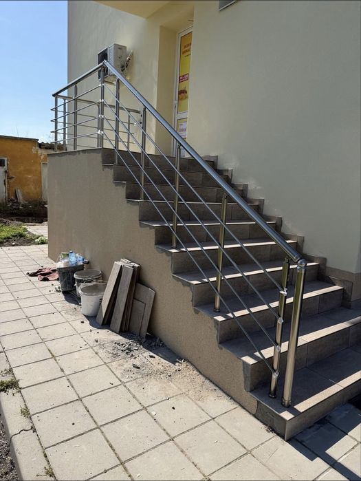 Алуминиеви и стъклени парапети