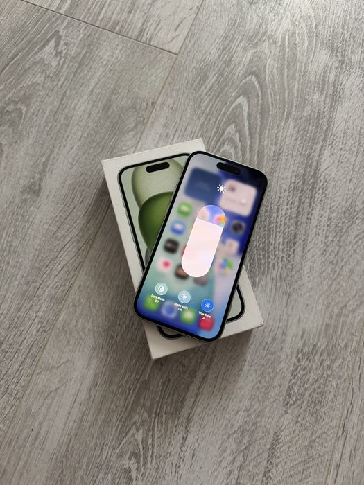 Vand iPhone 15 256gb 90%
