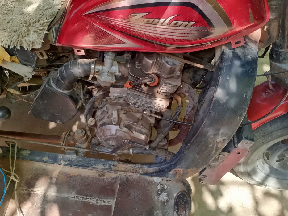 Zonlon motosikl dvigateli