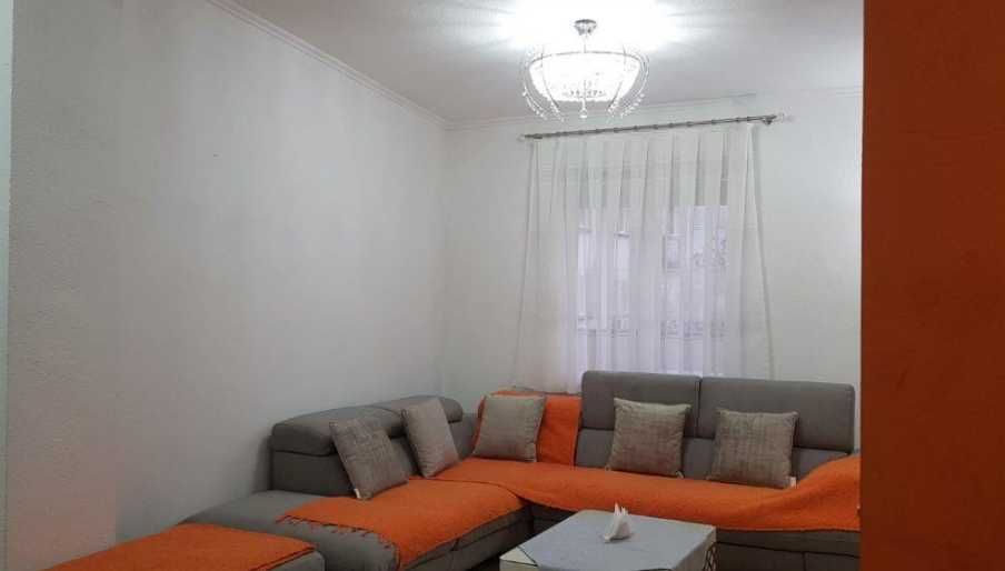 Дава се под наем Тристаен апартамент в Пловдив, Център - 90 кв.м за 331.5 € - Снимка #2