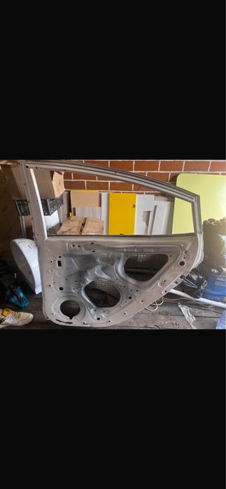 Продам дверь на hyundai accent