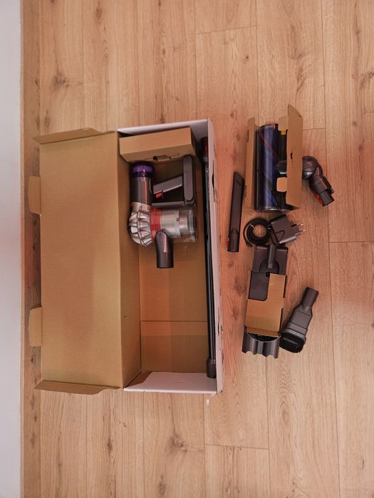 Aspirator Vertical Fără Fir Dyson V8 Advanced, 130AW, 425W – Gri-Argintiu