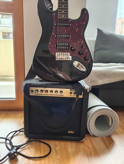 Електрическа китара Squier Affinity Stratocaster HSS + Усилвател и калъф