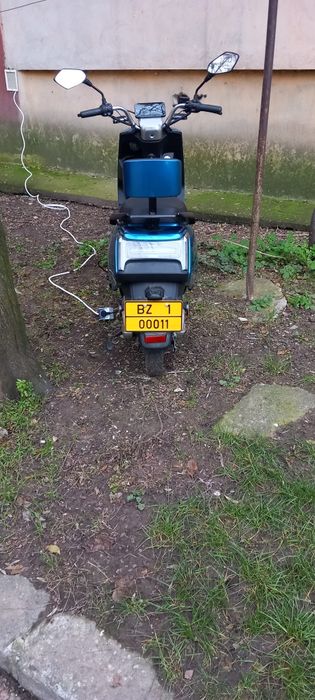 Vând moped electric.