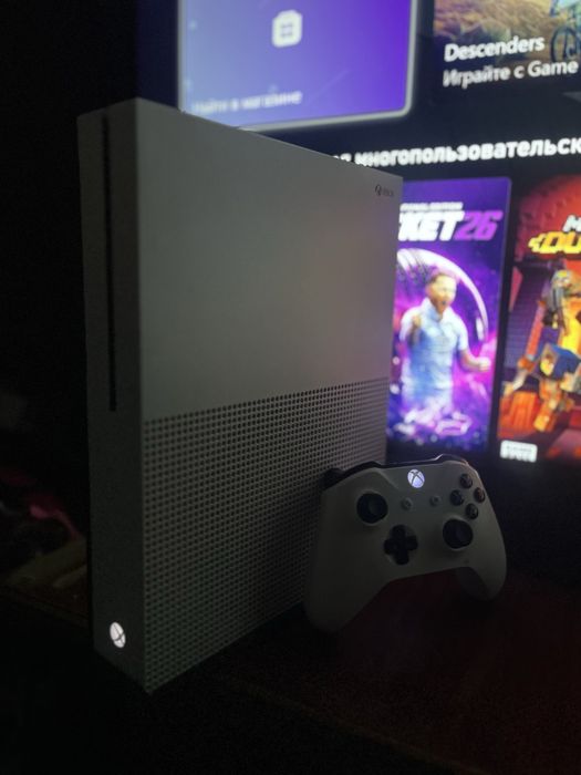 Xbox One S 1TB в отличном состояние