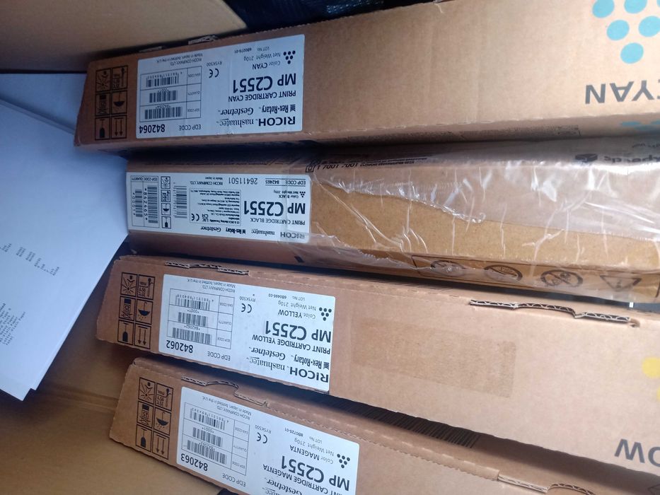 Продавам комплект тонери(Bk,C,M,Y) за ricoh mp C2551pc2551