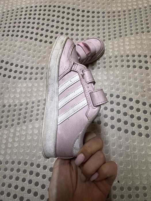 Кроссовки адидас для девочки