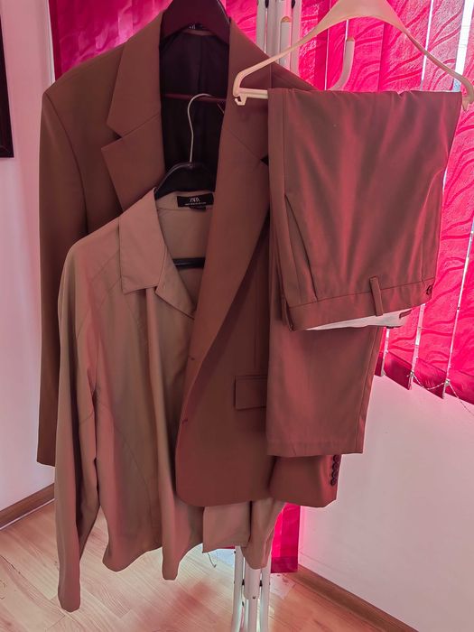 Мъжки костюм на Zara в три части