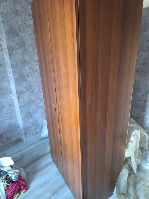 Продавам гардероб