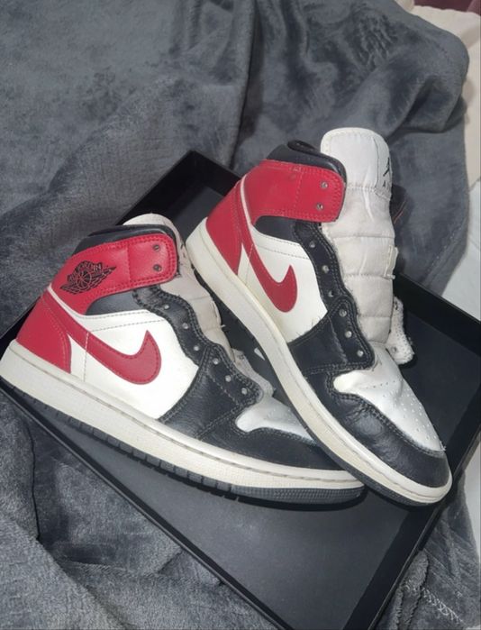 Air Jordan 1 Mid gym red