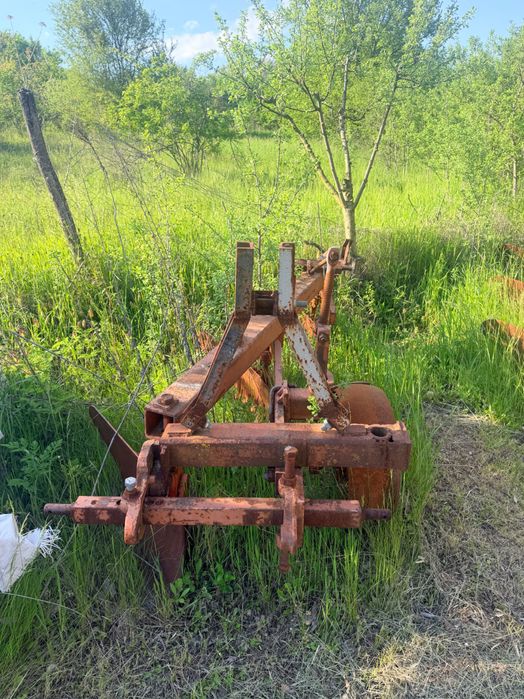 Продава се Плуг 3x45 Руски