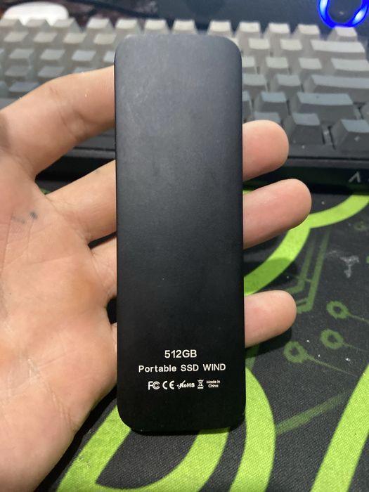 На продаже портативный SSD 512