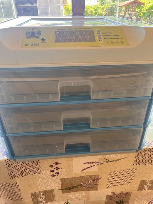 Vand incubator automat
