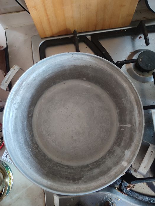 Продам сковородки, чугун и стальные