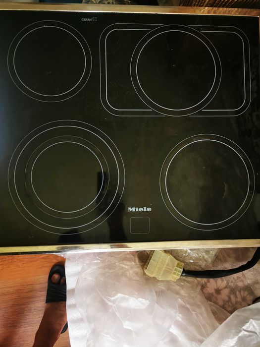 Стъклокерамичен плот Miele