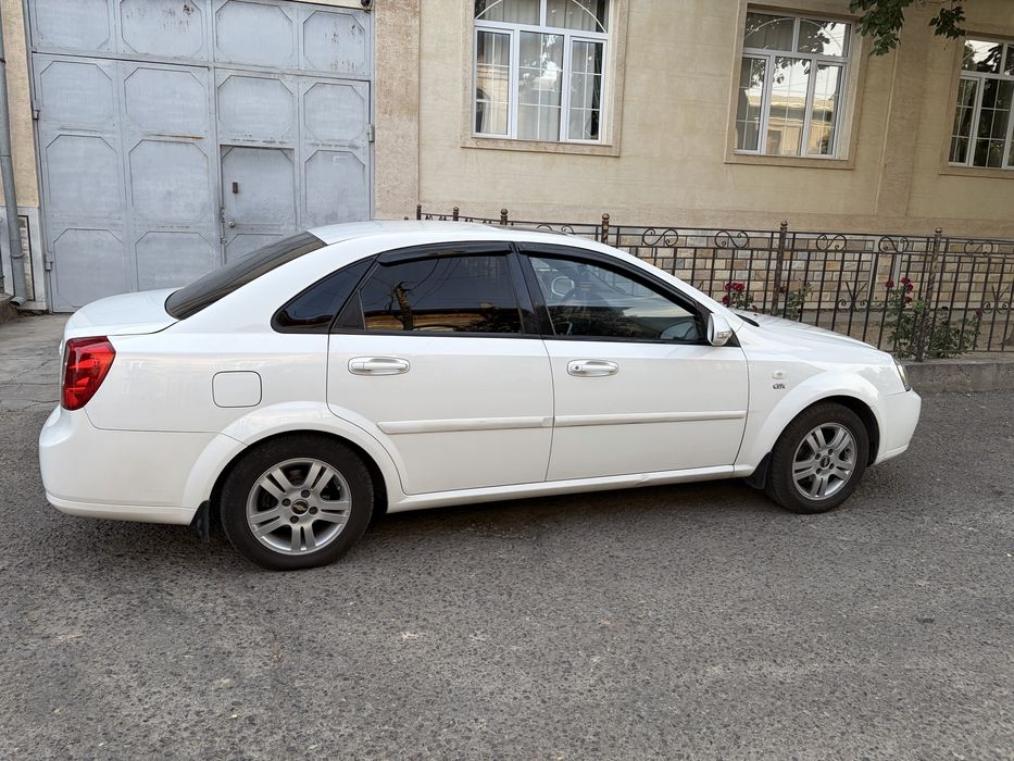 Lasetti 1.8 sotiladi.  2011-yil 3-pozitsiya