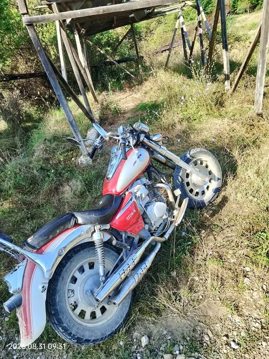 Vând motocicleta
