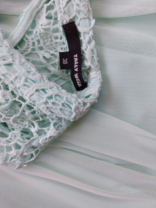 Тюлена  рокля с дантела