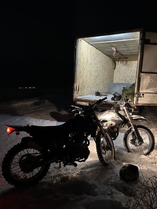 Продам мотоцикл эндуро 250сс