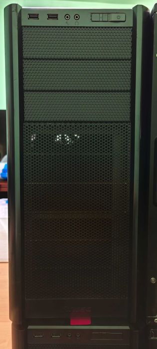 Unitate PC Young Timer Gaming - Asus Rampage IV Black Edition, i7-4960X Extreme, 16GB DDR3, Asus HD 6970 2GB, SSD 128 + 250Gb, Seasonic 850 Gold