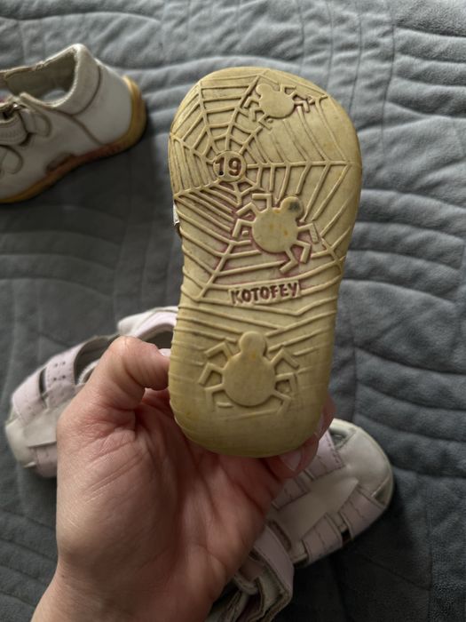 Отдам 2 пары обуви