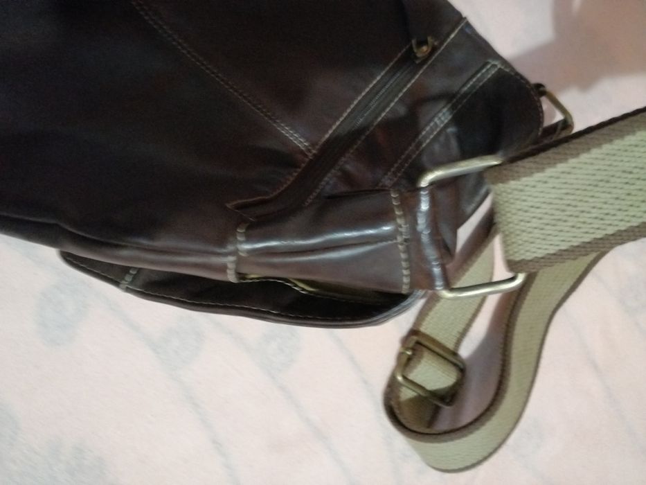 Vand Geanta bărbați 100% piele cu curea pentru umăr multiple cu fermoa