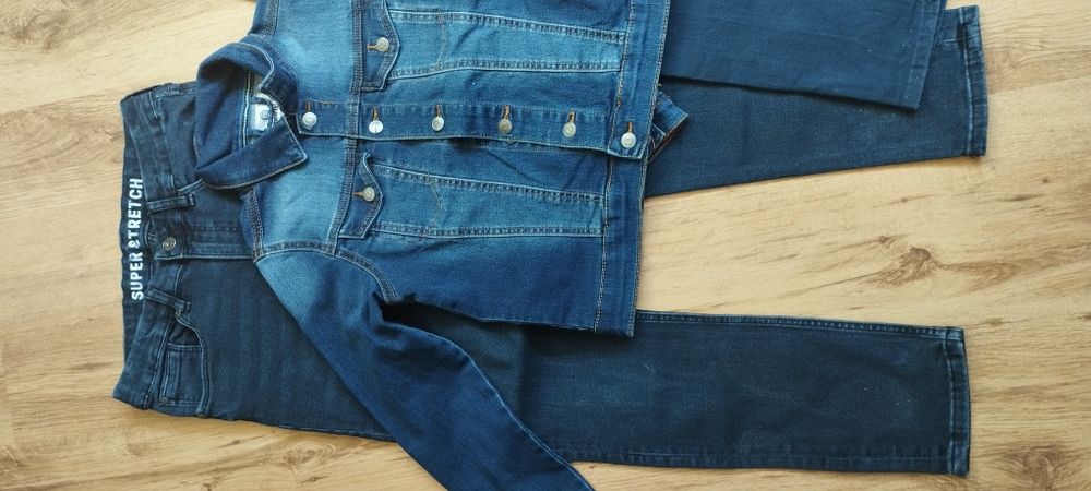 Два чифта дънки и дънково яке лот за 10 лв 146 - 152 см.