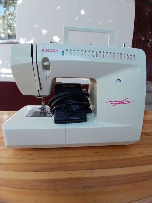Singer Saturn 3825(USA). Год гарантии/Металл/Комплект.