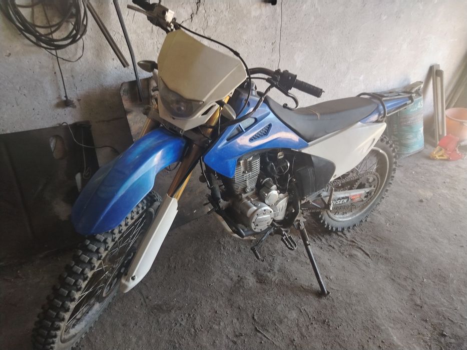 Продам мотоцикл эндуро 250 куб