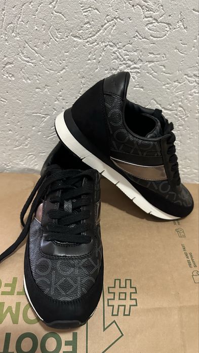 Обивки , като нови , обувани по един път за проба