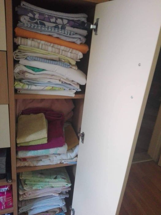 Секция,бюро със стол и 2 табуретки.